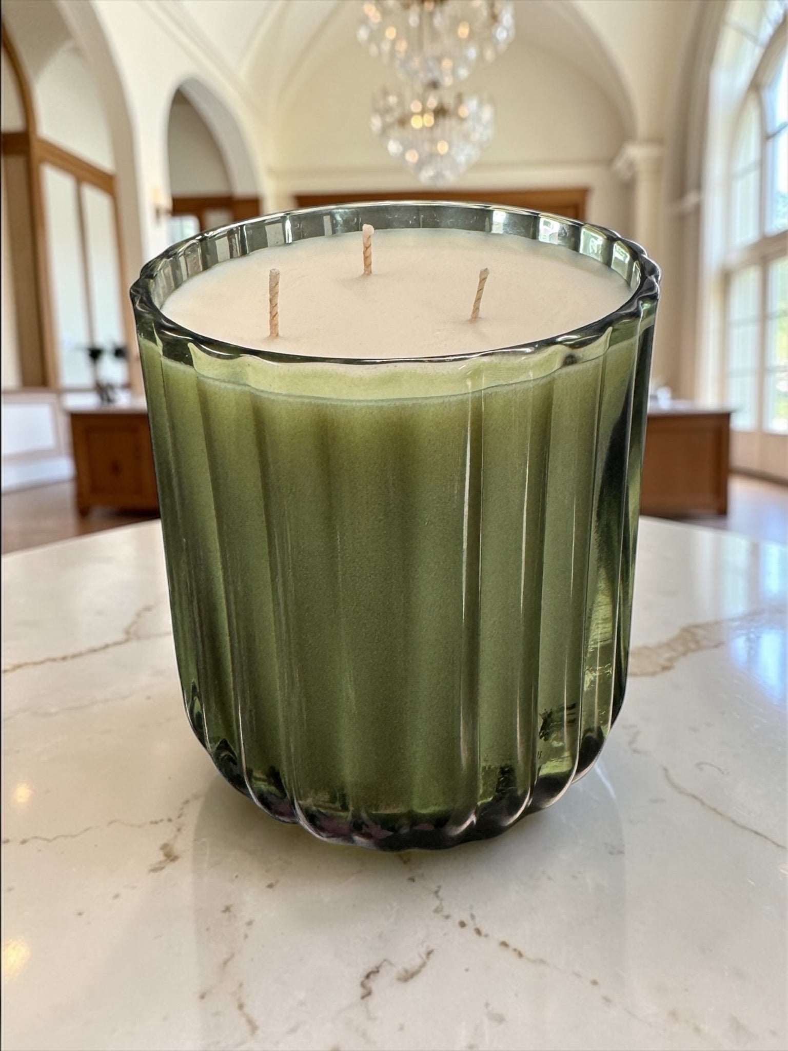 Grand Vista 25.5 Ounce Limited Edition Luxe Candle